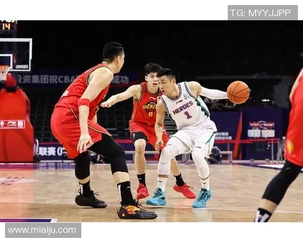 重庆篮球队意识争议引发热议球迷对战术执行和团队配合的不同看法